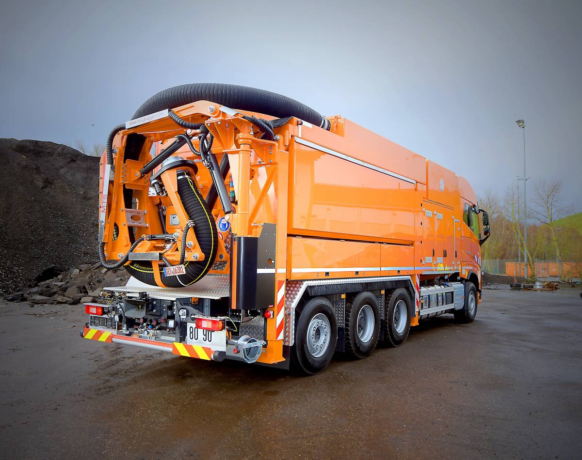 Terrassement par aspiration avec un camion aspirateur, aspiratrice et excavatrice pr&egrave;s de Colmar et Mulhouse S&eacute;lestat 0